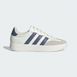 Buty Barreda. Białe trekkingi męskie Adidas, trekkingowe. Za 228.99 zł.