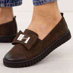 Czekoladowe skórzane Polskie półbuty damskie Deoni D057. Brązowe półbuty damskie Deoni, na jesień, z aplikacjami, ze skóry, casualowe, z okrągłym noskiem, bez obcasa, na płaskiej podeszwie, bez zapięcia. Za 429.00 zł.