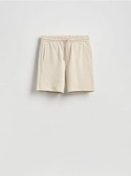 Dresowe szorty regular fit - beżowy. Brązowe szorty męskie Reserved, l, bez wzorów, z bawełny. Za 69.99 zł.