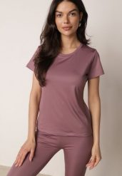 Fioletowy Gładki T-shirt o Klasycznym Kroju Lycoris. Fioletowe t-shirty damskie Born2be, l, bez wzorów, z jeansu, biznesowe, bez kołnierzyka. Za 29.99 zł.