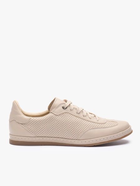 Beżowe sneakersy z perforacjami. Brązowe półbuty damskie Ryłko, bez wzorów, z materiału, klasyczne, z okrągłym noskiem, bez obcasa, na płaskiej podeszwie, bez zapięcia. Za 499.99 zł.