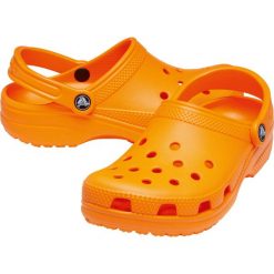 Buty do chodzenia damskie Crocs Classic Clog. Brązowe skarpety damskie Crocs, bez wzorów, z materiału. Za 295.00 zł.