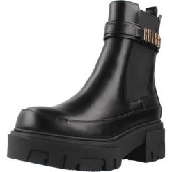 GUESS FL8YEA ELE10 Czarny. Czarne obuwie sportowe damskie Guess, z aplikacjami, ze skóry, trekkingowe. W wyprzedaży za 703.25 zł.