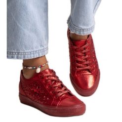Bez marki Czerwone ażurowe trampki Safune. Czerwone trampki i tenisówki damskie w ażurowe wzory, ze skóry, eleganckie, bez zapięcia. Za 78.15 zł.