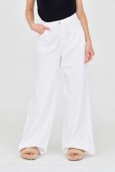 7 FOR ALL MANKIND Białe jeansy damskie Zoey. Białe jeansy damskie 7 for all mankind. W wyprzedaży za 499.99 zł.