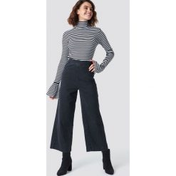 NA-KD Szerokie spodnie z denimu - Grey. Szare spodnie materiałowe damskie NA-KD, z denimu. Za 161.95 zł.