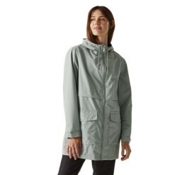 Kurtka przeciwdeszczowa damska Regatta Navaeh. Niebieskie kurtki damskie Regatta, na zimę, bez wzorów, bez kaptura, trekkingowe. Za 239.99 zł.