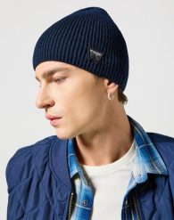 WRANGLER MĘSKA CZAPKA ZIMOWA EASY BEANIE NAVY 112356867 W0M8011976. Niebieskie czapki i kapelusze męskie Wrangler, na zimę, bez wzorów. Za 79.99 zł.