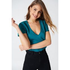 NA-KD Basic T-shirt z dekoltem V - Green,Blue. T-shirty damskie marki NA-KD Basic. Za 52.95 zł.