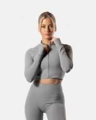 Damska krótka bluza rozpinana LuxForm na fitness i pilates – szary. Szare bluzy damskie AESTHETIC WOLF, l, bez wzorów, z materiału, bez kaptura, na fitness i siłownię. Za 239.99 zł.