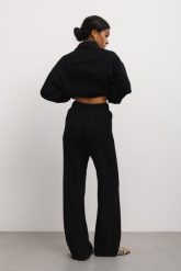 Spodnie z plisowanej BAWEŁNY w kolorze TOTALLY BLACK - SAN TELMO-M. Czarne spodnie materiałowe damskie Marsala, m, bez wzorów, z bawełny. Za 299.90 zł.
