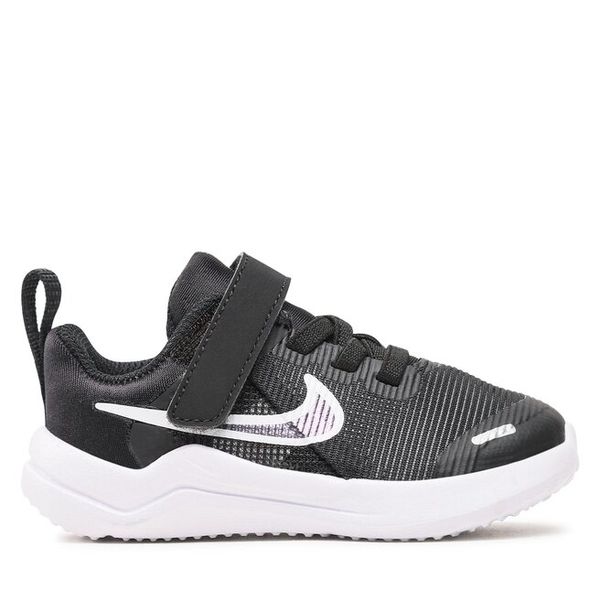 Sneakersy Nike. Czarne trampki i tenisówki chłopięce Nike, bez wzorów, bez zapięcia. Za 159.99 zł.