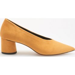 Czółenka na okrągłym obcasie - Żółty. Czółenka damskie marki Reserved. Za 139.99 zł.
