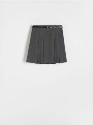 Spódnica mini z paskiem - ciemnoszary. Szare spódnice damskie Reserved, l, bez wzorów, z tkaniny, mini, rozkloszowane. W wyprzedaży za 99.99 zł.