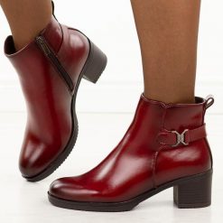 Czerwony skórzane botki damskie na obcasie T.Sokolski Z25-218. Czerwone botki damskie Sokolski, na jesień, z jeansu, eleganckie, z okrągłym noskiem, bez obcasa, na obcasie, bez zapięcia. Za 269.00 zł.
