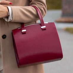 Torebka damska skórzana bordowa DAN-A T308. Czerwone torebki do ręki damskie DAN-A, bez wzorów, ze skóry, eleganckie, bez dodatków. Za 237.99 zł.