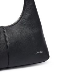 Calvin Klein Torebka Slouchy Leather Shoulder Bag LV04F3657G Czarny. Czarne torebki do ręki damskie Calvin Klein, bez wzorów, ze skóry, bez dodatków. Za 899.99 zł.
