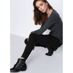 Czarne Spodnie Drit Away. Spodnie materiałowe damskie marki Born2be. Za 14.99 zł.