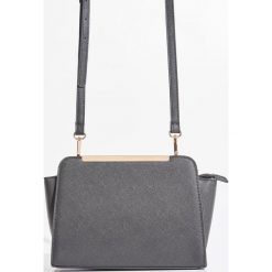 Torebka z odpinanym paskiem - Czarny. Czarne torebki do ręki damskie Sinsay. Za 49.99 zł.