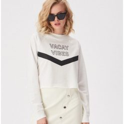 Bluza z nadrukiem Vacay vibes - Kremowy. Bluzy damskie Sinsay. Za 39.99 zł.