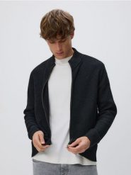 Rozpinany sweter ze stójką - czarny. Czarne kardigany męskie Reserved, l, bez wzorów, z dzianiny. Za 139.99 zł.