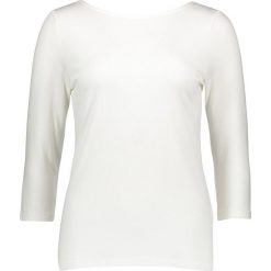Koszulka w kolorze kremowym. T-shirty damskie Be Yourself, z dekoltem w łódkę. W wyprzedaży za 87.95 zł.