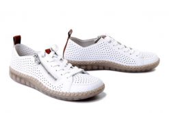 RIEKER N2405-80 white, półbuty damskie. Białe półbuty damskie Rieker, na lato, w ażurowe wzory, bez obcasa, bez zapięcia. Za 303.32 zł.