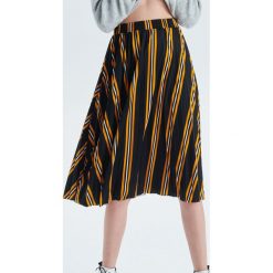 Plisowana spódnica midi - Żółty. Spódnice damskie Cropp. W wyprzedaży za 39.99 zł.