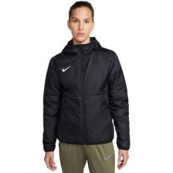 Kurtka damska Nike Repel Park 20. Czarne kurtki sportowe damskie Nike, bez wzorów, bez kaptura, na fitness i siłownię. Za 322.99 zł.