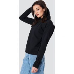 NA-KD Bluza z kapturem z kopertowym tyłem - Black. Bluzy damskie marki NA-KD. W wyprzedaży za 60.97 zł.