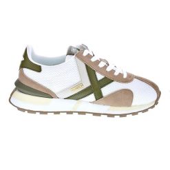 Tenisówki Munich Model Sapporo Kolor Biały. Białe trampki męskie munich, bez wzorów, ze skóry, bez zapięcia. Za 442.65 zł.