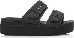 Crocs Sandały damskie Crocs Brooklyn Buckle. Sandały damskie Crocs, bez wzorów, bez obcasa, bez zapięcia. Za 299.00 zł.