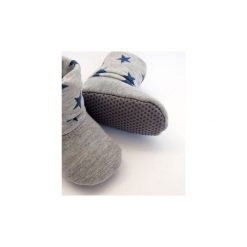 Bambosze dla dziecka Buty dla niemowlaka Buty dla dziecka Buty niechodki Prezent dla dziecka Buty z miękką podeszwą. Szare spodenki niemowlęce Mimi monster alicja Łaciak, z bawełny. Za 49.00 zł.
