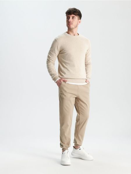 Spodnie jogger - beżowy. Brązowe spodnie materiałowe męskie Sinsay, m, bez wzorów, z włókna. Za 49.99 zł.