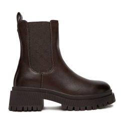 Sztyblety Nine West. Brązowe botki damskie Nine West, bez obcasa, na płaskiej podeszwie, bez zapięcia. Za 279.99 zł.