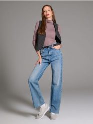 Sweter z golfem - brązowy. Brązowe swetry damskie Sinsay, l, bez wzorów, bez kołnierzyka, bez ramiączek, długie, bez kaptura. W wyprzedaży za 13.99 zł.