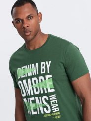 Bawełniany męski t-shirt z dużym napisem – zielony V1 OM-TSPT-0193 - L. Zielone t-shirty męskie Ombre Clothing, l, bez wzorów, z bawełny, bez kołnierzyka. W wyprzedaży za 29.99 zł.