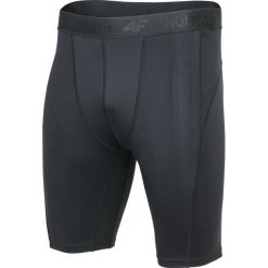 Spodenki treningowe męskie SKMF006 - głęboka czerń. Czarne krótkie spodenki sportowe męskie 4f, z elastanu. W wyprzedaży za 79.99 zł.