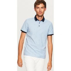Koszulka polo w drobny wzór - Niebieski. Niebieskie koszulki polo męskie marki Reserved. Za 59.99 zł.