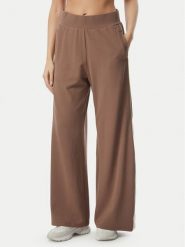 EA7 Emporio Armani Spodnie dresowe 7W001336 AF13289 U6041 Brązowy Relaxed Fit. Brązowe spodnie dresowe damskie EA7 Emporio Armani, xl, bez wzorów, z dresówki. Za 669.99 zł.