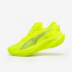 Buty do biegania damskie Puma Deviate Nitro 3. Zielone obuwie sportowe damskie Puma, bez wzorów, z materiału, do biegania. Za 699.99 zł.