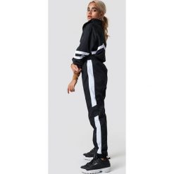 NA-KD Trend Spodnie Side Stripe Tracksuit - Black. Spodnie materiałowe damskie marki NA-KD Trend. Za 161.95 zł.