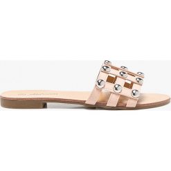 Answear - Klapki Abloom. Czerwone klapki damskie ANSWEAR, bez wzorów, z gumy, bez obcasa, na obcasie, bez zapięcia. W wyprzedaży za 49.90 zł.