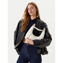 Torebka Guess. Białe torebki do ręki damskie Guess, z aplikacjami, klasyczne, bez dodatków. Za 274.99 zł.