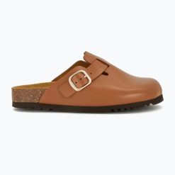 Klapki damskie Scholl Fae New Leather. Brązowe klapki damskie Scholl, bez wzorów, z materiału, bez obcasa. Za 269.99 zł.