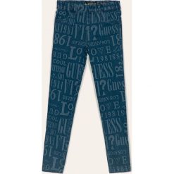 Guess Jeans - Jeansy dziecięce 118-175 cm. Niebieskie jeansy dla dziewczynek Guess Jeans, z bawełny. Za 219.90 zł.
