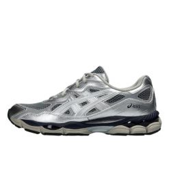 Buty do chodzenia dla dorosłych ASICS Gel-NYC Billy's Pure Silver Midnight. Czarne obuwie sportowe damskie Asics, bez wzorów, z materiału, trekkingowe. Za 2,299.85 zł.