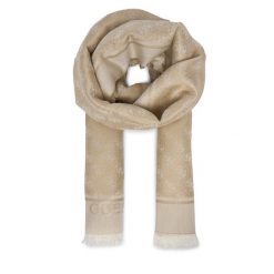 Szal Guess. Brązowe szaliki i chusty damskie Guess, z aplikacjami. Za 239.99 zł.