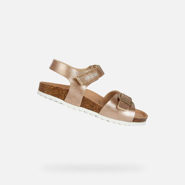 Sandały GEOX J ADRIEL GIRL C Brąz. Czerwone sandały damskie Geox, bez wzorów, z syntetyku, bez obcasa, bez zapięcia. Za 255.20 zł.