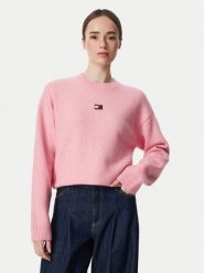 Tommy Jeans Sweter Fluffy Badge DW0DW23831 Różowy jasny Regular Fit. Czerwone swetry damskie Tommy Jeans, xl, bez wzorów, z jeansu, bez kołnierzyka, bez ramiączek, bez kaptura. Za 449.99 zł.